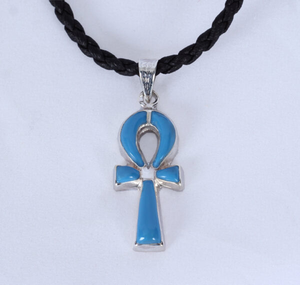 Colgante de plata en  forma de llave de la vida en turquuesa