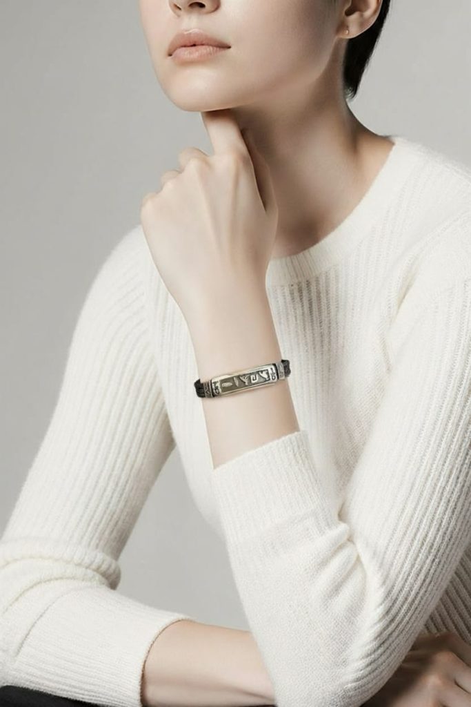 Pulsera de cuero con el nombre en jeroglifico en plata